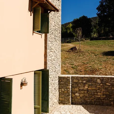 Grand فيلة كالافريتا